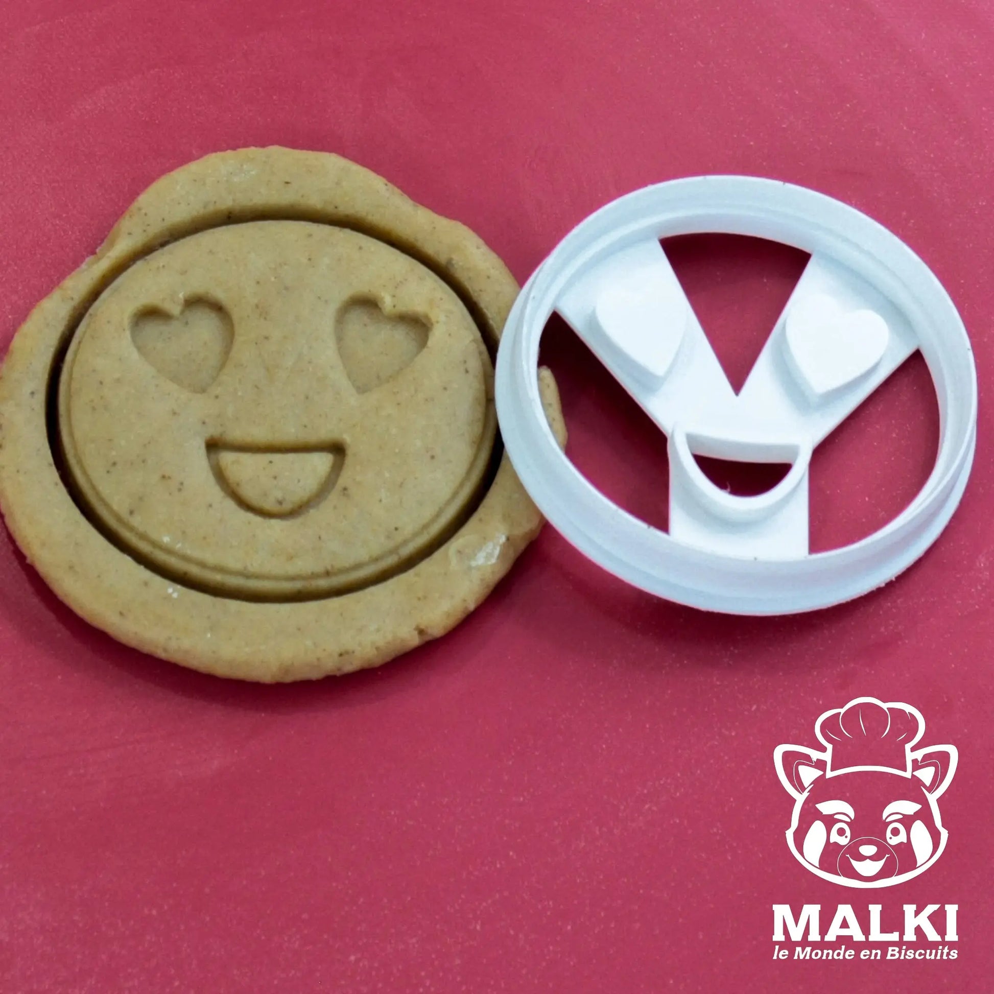 Emporte-pièce et empreinte Smiley Emoji Yeux en forme de Coeur sur pâte crue